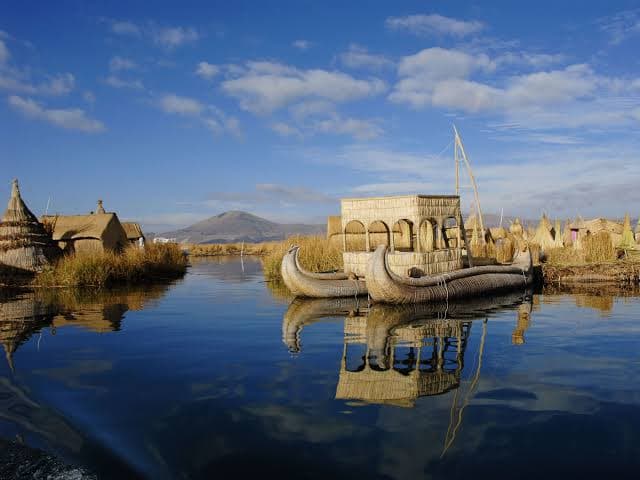 ISLA DE LOS UROS